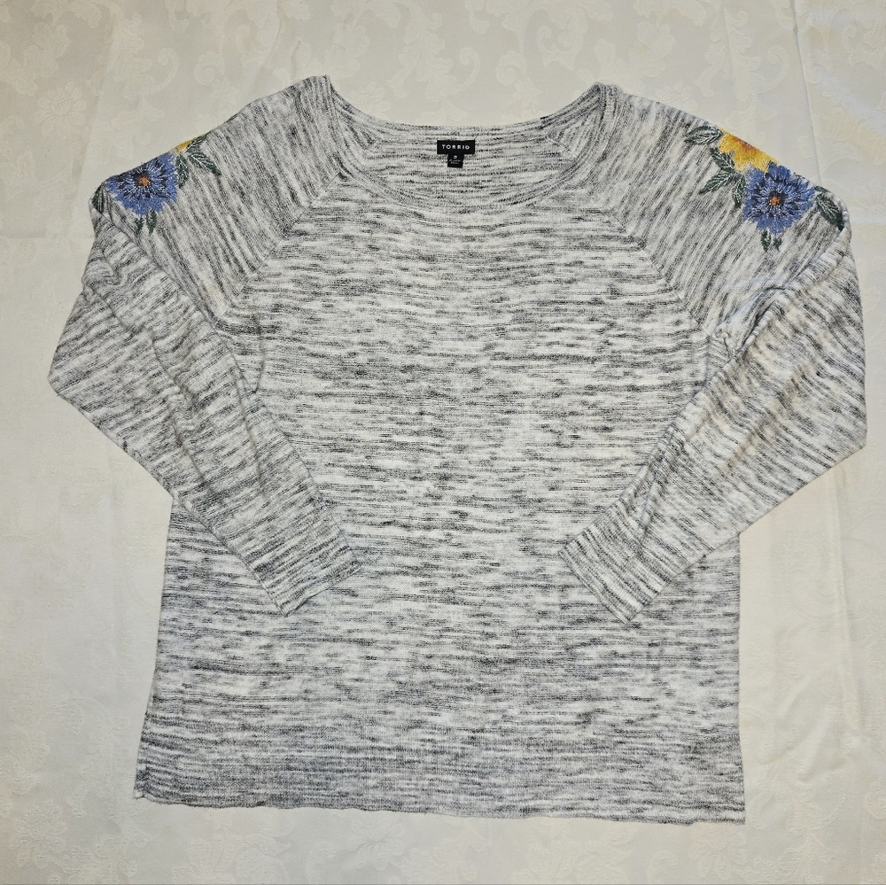 Torrid 2X Grey Marled Knit Top w/ Floral Embroidered Shoulders